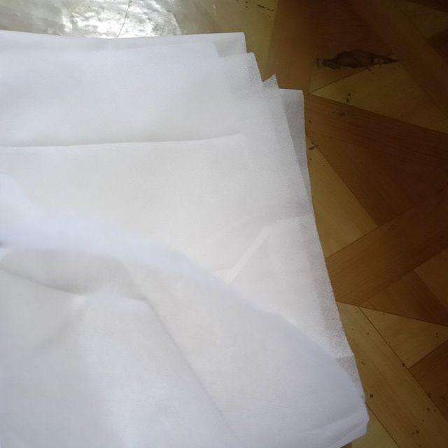 Kain Furing Puring Spunbond Tipis 40 Gsm, Ukuran 160 Cm Hitam & Putih