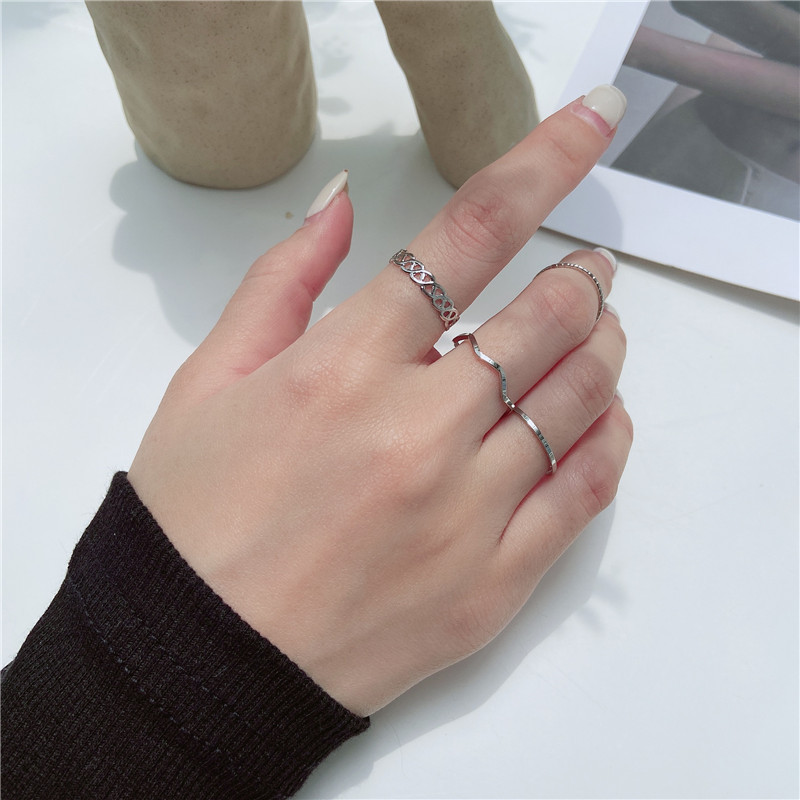 4pcs / Set Cincin Warna Emas / Silver Gaya Korea Untuk Wanita