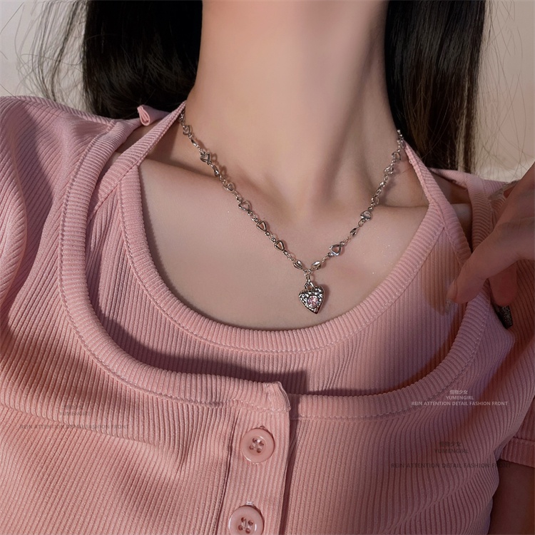 Kalung Klavikula Bahan titanium steel Dengan Liontin Hati Aksen Berlian Warna pink