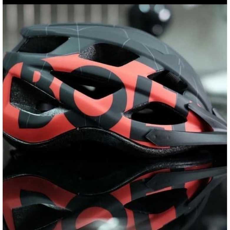 helm sepeda bolt