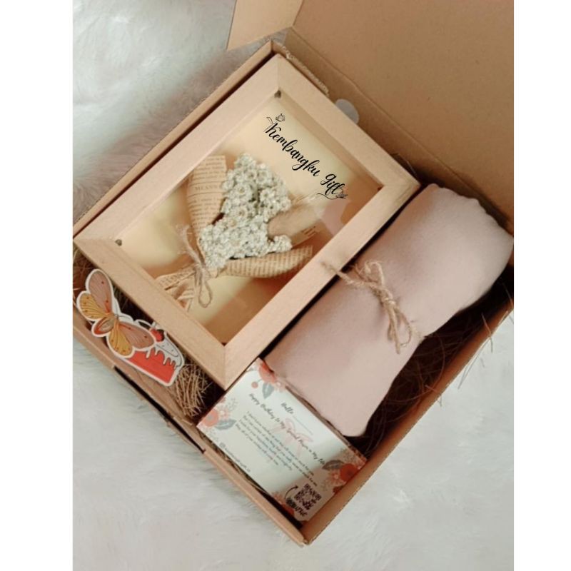 

Sweet box / Gift Box / hampers /kado unik / hadiah ulangtahun / gift /hadiah wisuda