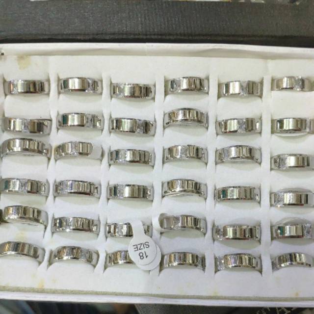 Cincin titanium isi 36pcs motif putih diamond