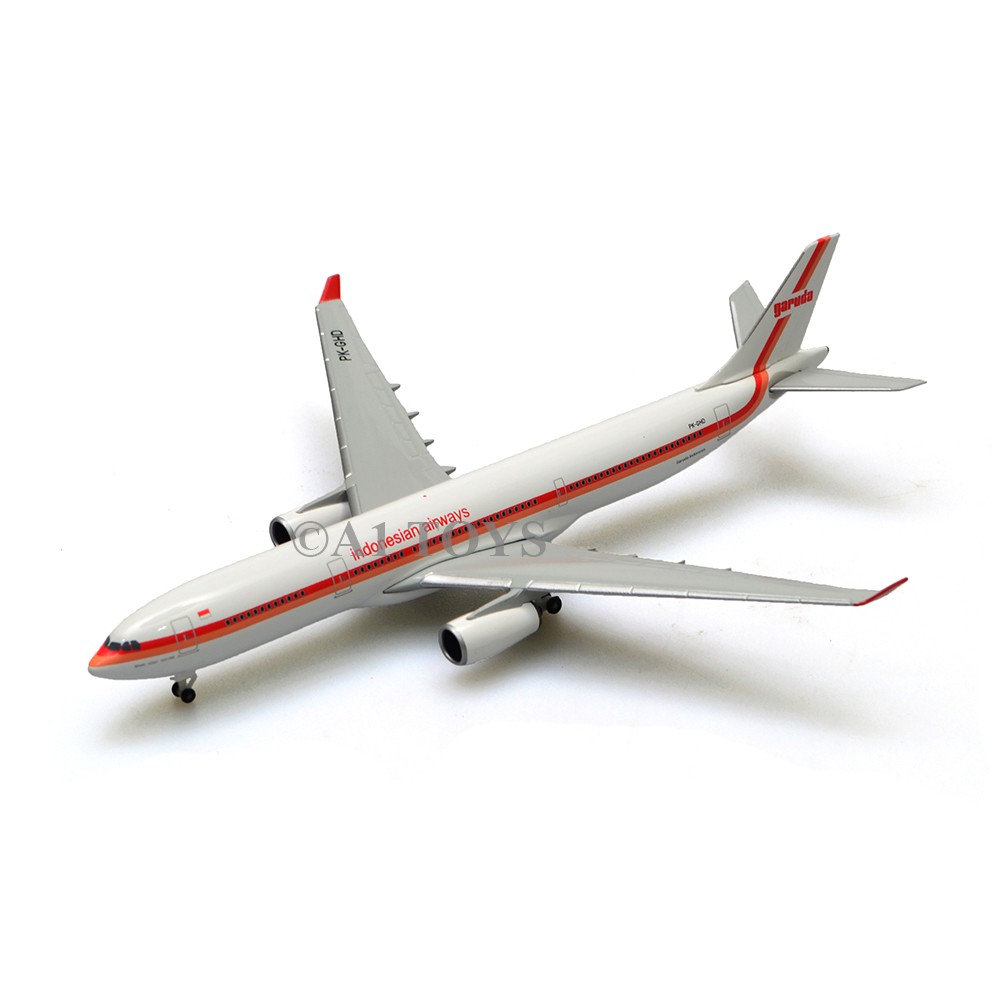 Diecast Pesawat Garuda Indonesia A330-300 70th Retro Herpa 13 cm 1:500