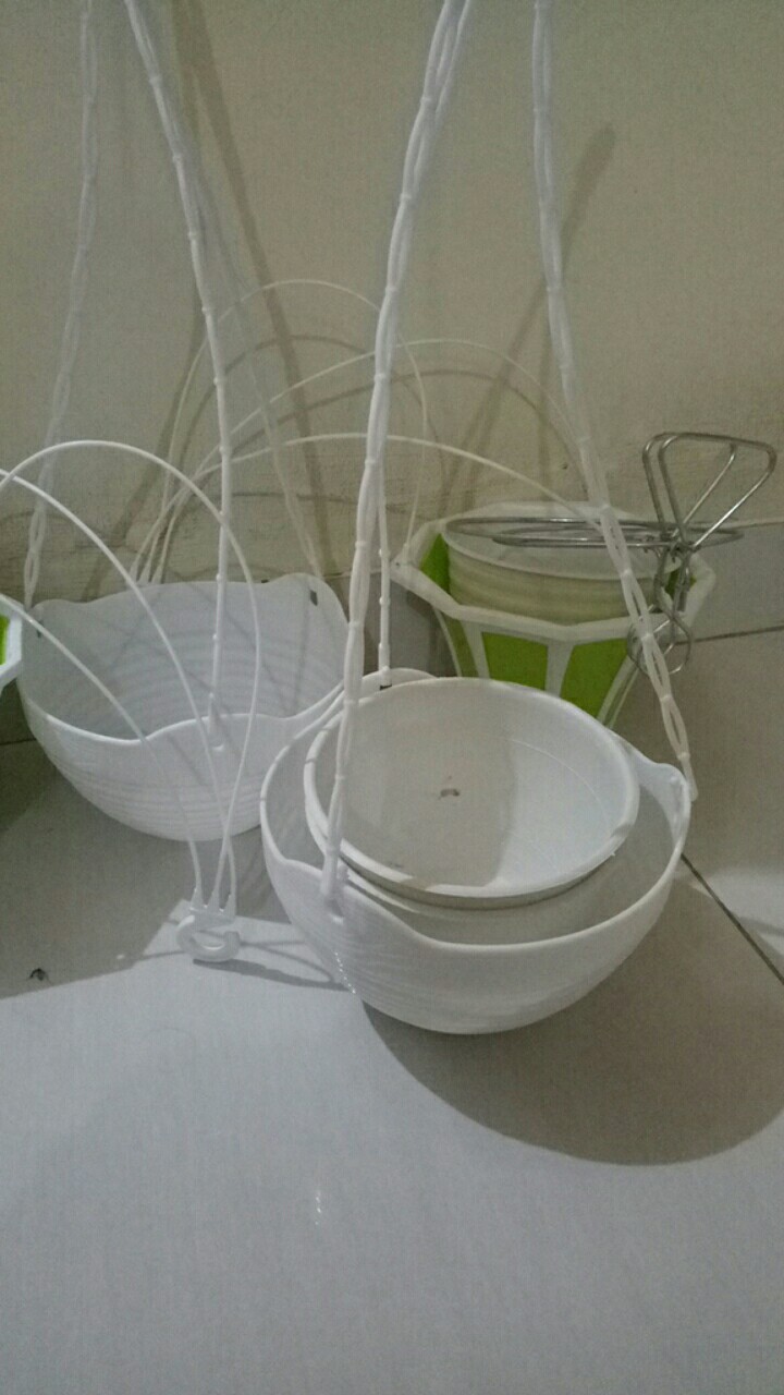 Tatakan Pot Tawon Uk Pot 10 Dan 12 Putih - 1126