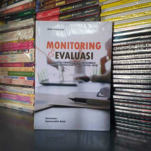 Buku Panduan MONITORING & EVALUASI PROGRAM PENGEMBANGAN PROFESI GURU
