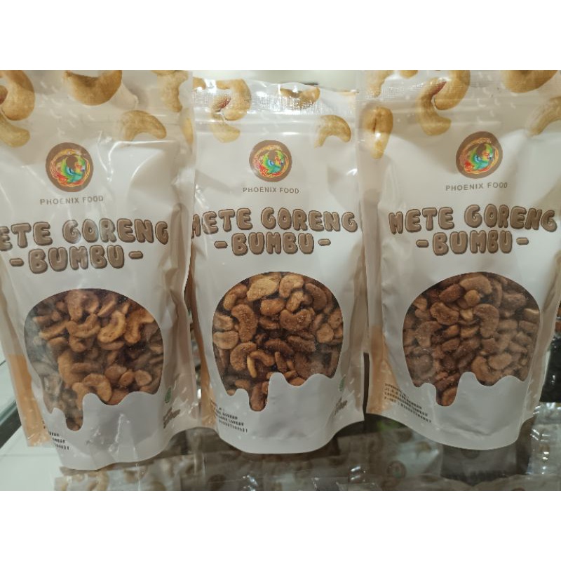 

Kacang mete Goreng bumbu 200gr pedas manis. cemilan