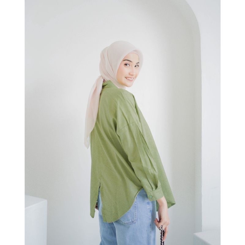Kemeja Basic Wanita Bahan Katun Neka Shirt Polos Silang Belakang