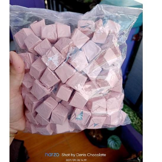 

Fresh Product--Coklat Piramid Silverqueen Berry Yoghurt