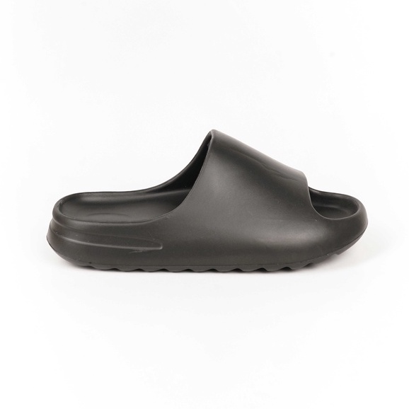 Blow BLAS 0017 Monstera Yeezy Slide Sandal Karet Bahan Phylon-Black