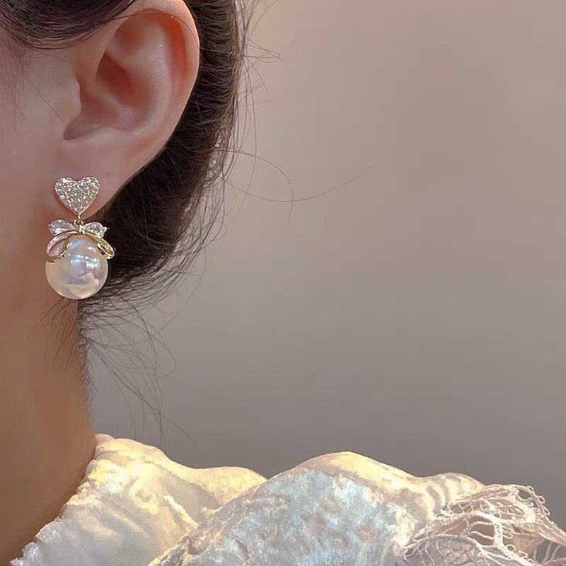 Anting Stud Hias Mutiara Kristal Bentuk Hati Warna Emas Untuk Wanita