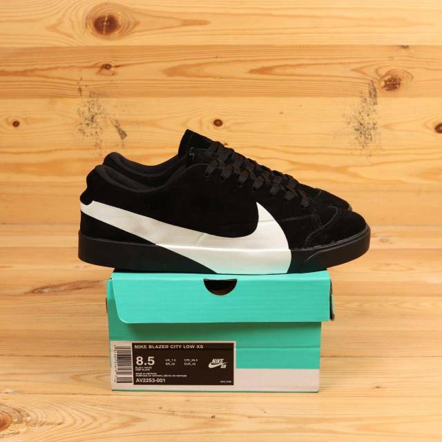 nike black blazer low trainers