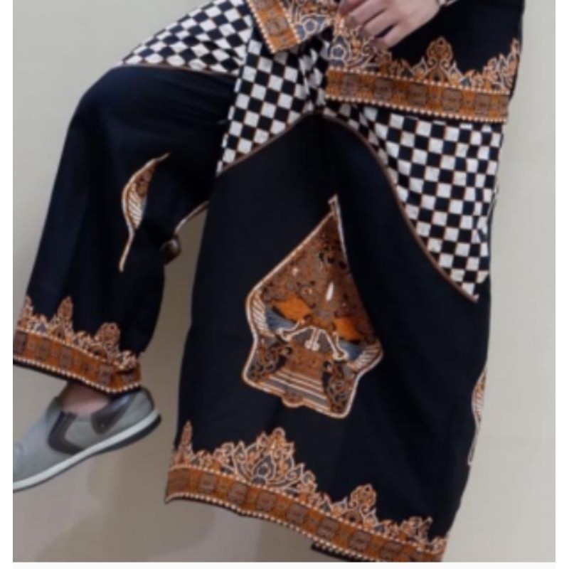 Clana Sarung Batik Solo