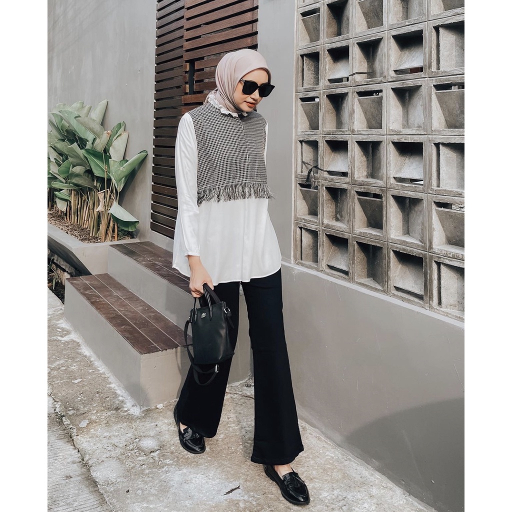 Tania Black Flared / Celana Jeans Cutbray Wanita