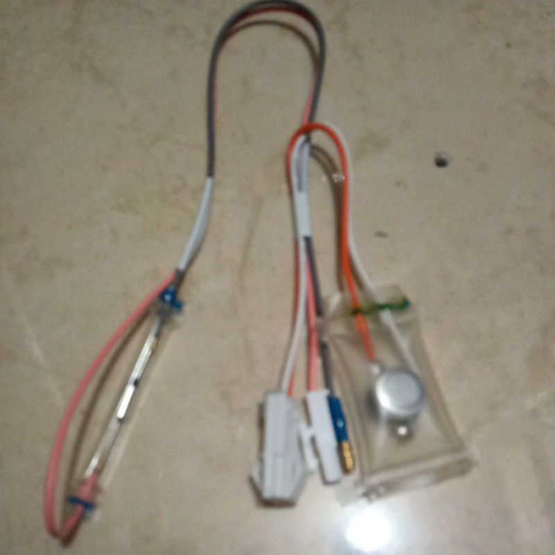 fuse bimetal kulkas 2 pintu Toshiba