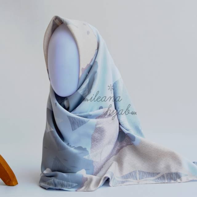 Hijab Segi Empat Maxmara Motif Abstrak baby blue