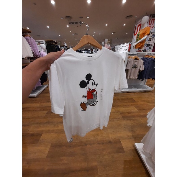 KAOS UNIQLO ORIGINAL SALE
