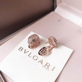  Anting  Tusuk Desain Bunga  Mawar  Warna Rose Gold untuk 