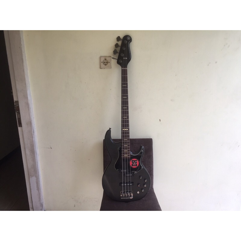 Bass yamaha halfcustom bb734a