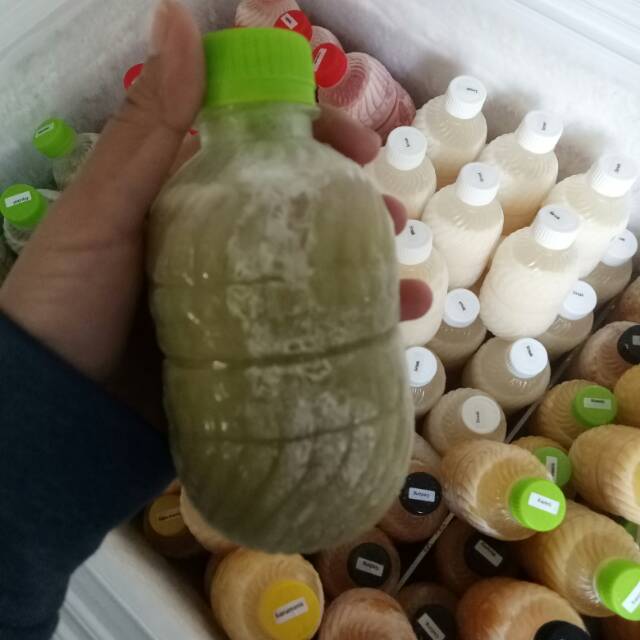 

Jus segar dalam botol