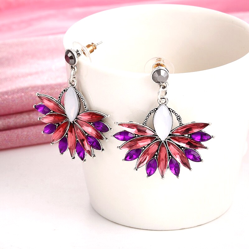 Anting tusuk jarum gantung model bunga daisy besar desain full berlian permata rhinestone untuk wanita cantik style fashion vintage boho diamond earring