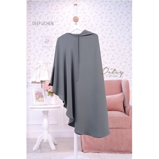 Ditsy Veil Deep Lichen Short