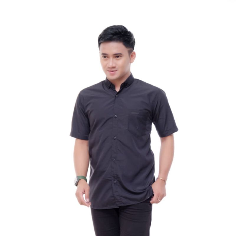 kemeja lengan pendek