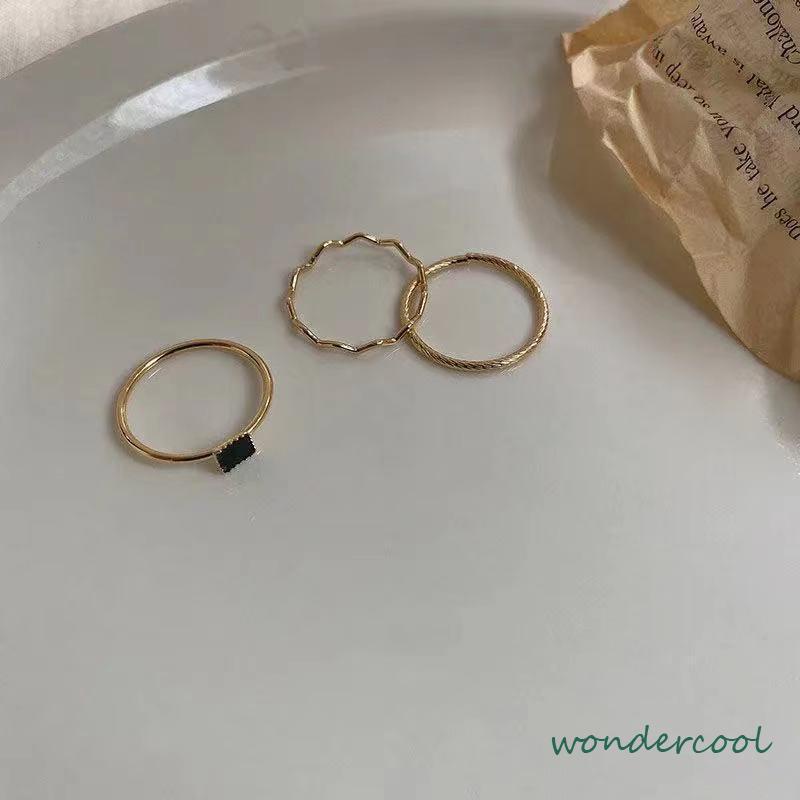 Cincin Zirkon Hitam Cincin Tiga Bagian Wanita High-end Sederhana Desain Niche Persegi Kecil-Won