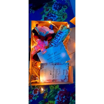 

HAMPERS MURAH COKLAT BUNGA LAMPU LED