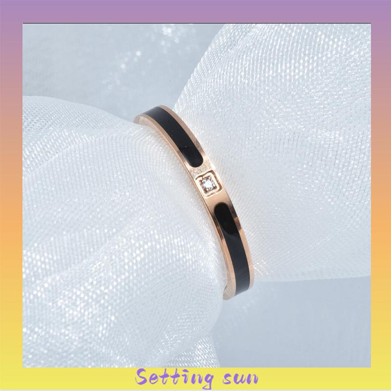 Cincin Wanita Titanium Stainless Steel Aksen Berlian Imitasi untuk Pria / Wanita Cincin hitam TN