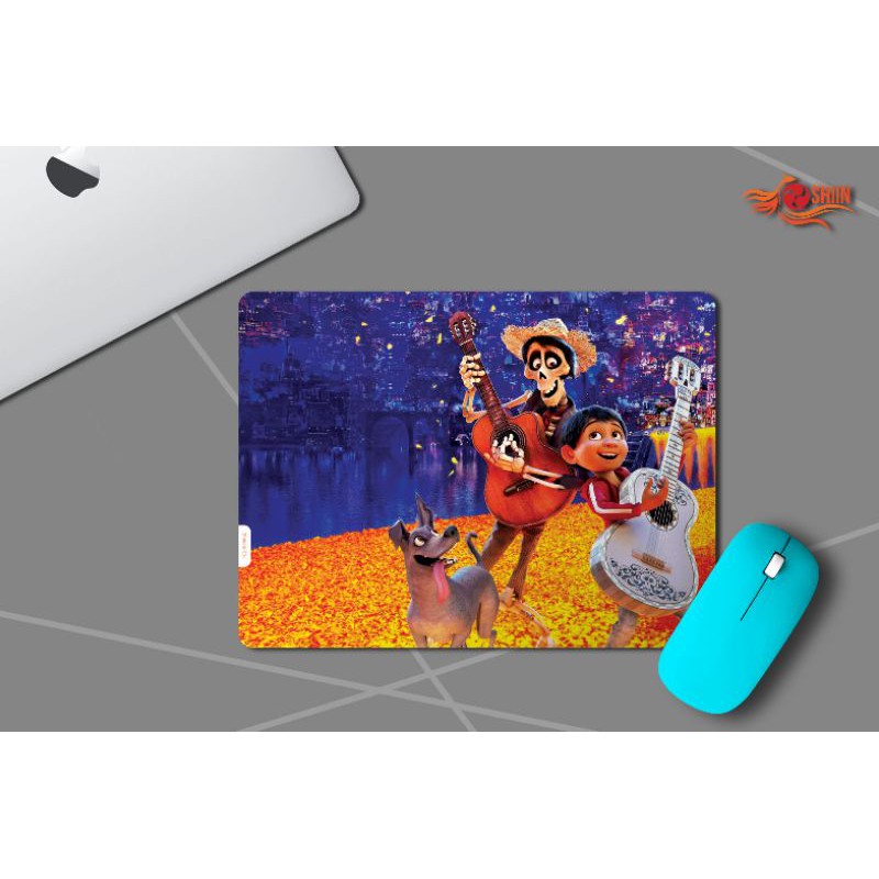 

MOUSEPAD 23X31 CM TEMA ANIMASI KELUARGA COCO TIPE 03