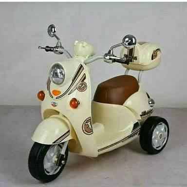 Mainan motor aki anak model scoopy