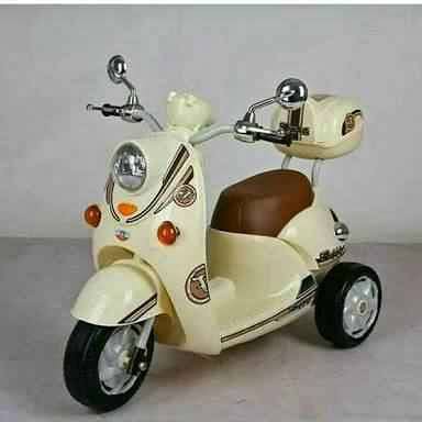 Mainan motor aki anak model scoopy