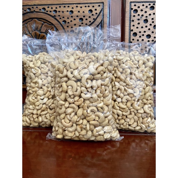 

Kacang mede (Mente) Super 1 Kg Mentah