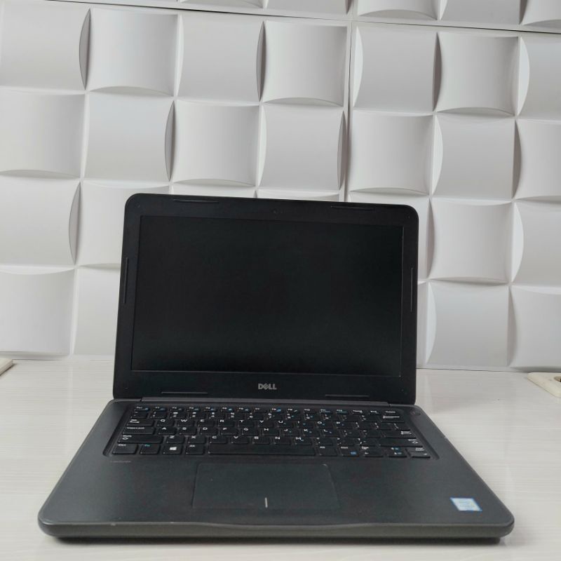 Laptop Dell Latitude 3380 core i3 6006URam 8GB Hdd 500GB