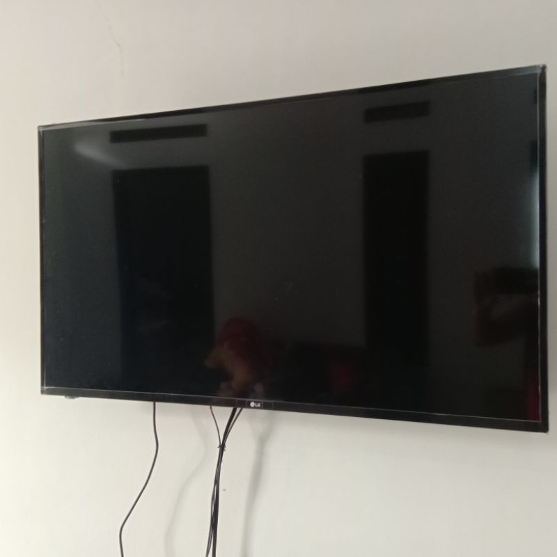 TV LED 43 inch LG43LK50 kondisi sangat bagus masih ada Dus nya lengkap