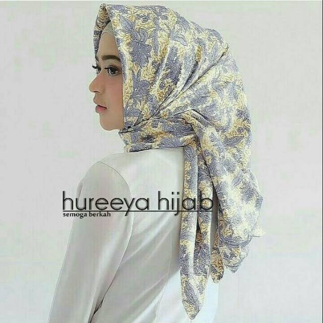 Maxmara square hijab