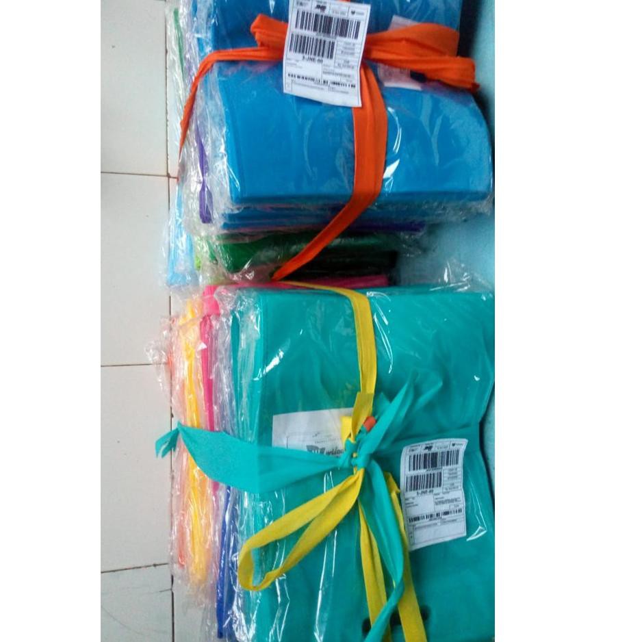 

Terlaris 1 Kodi isi 20 Tas Kain SpunBond Oval 20x26 Polos Kantong Belanja, Souvenir Ultah pernikahan