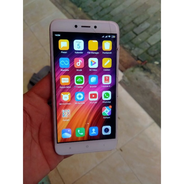 HP SECOND MURAH) XIOMI REDMI 4x RAM 3 /32minus RINGAN LAYAK PAKAI