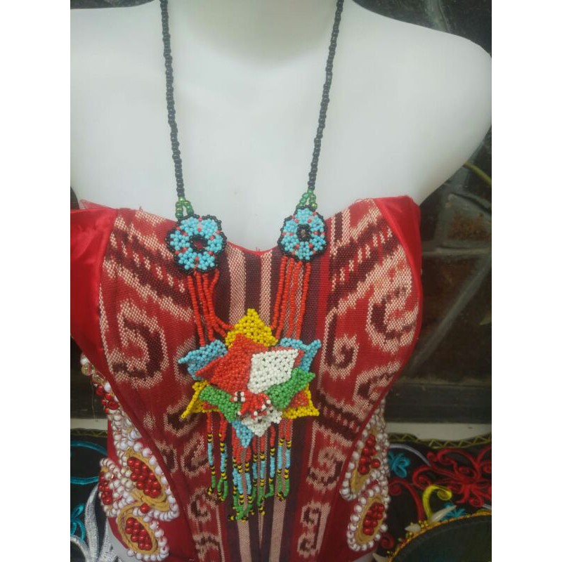 acesoris pakaian dayak kalimantan barat