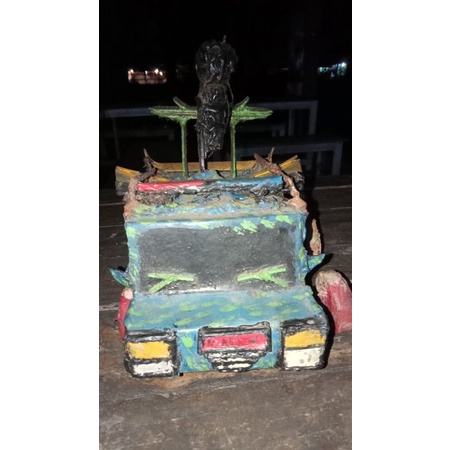 Kreasi Mobil Tempur Dari Barang Bekas
