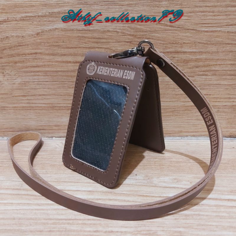 

Tempat Id Card Kulit ESDM Lipat Holder Id Card ESDM Kulit Lipat