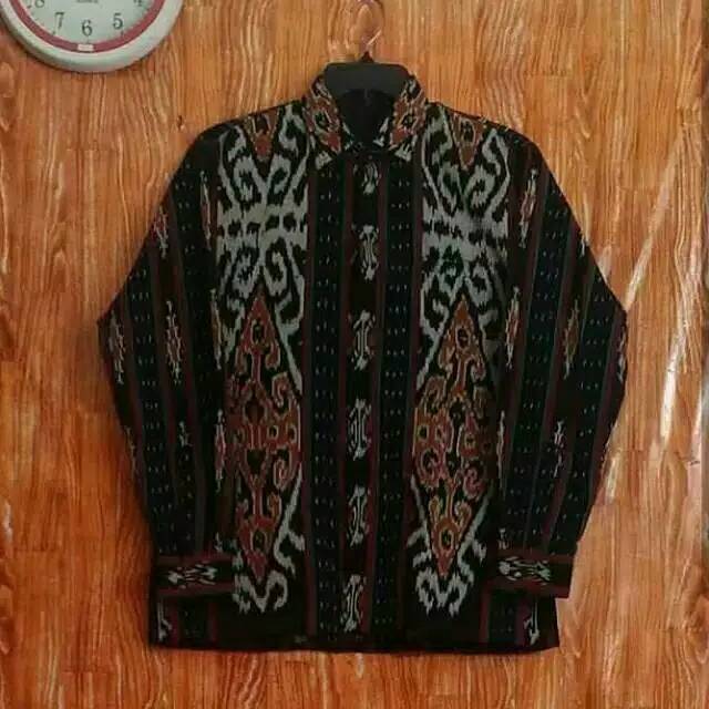 Kemeja tenun blangket motif kalimantan