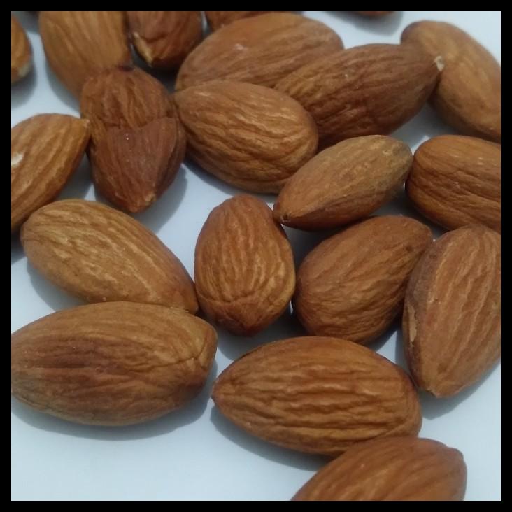 

DISKON TERBATAS !!! KACANG ALMOND MENTAH 1 KG RAW TERLARIS