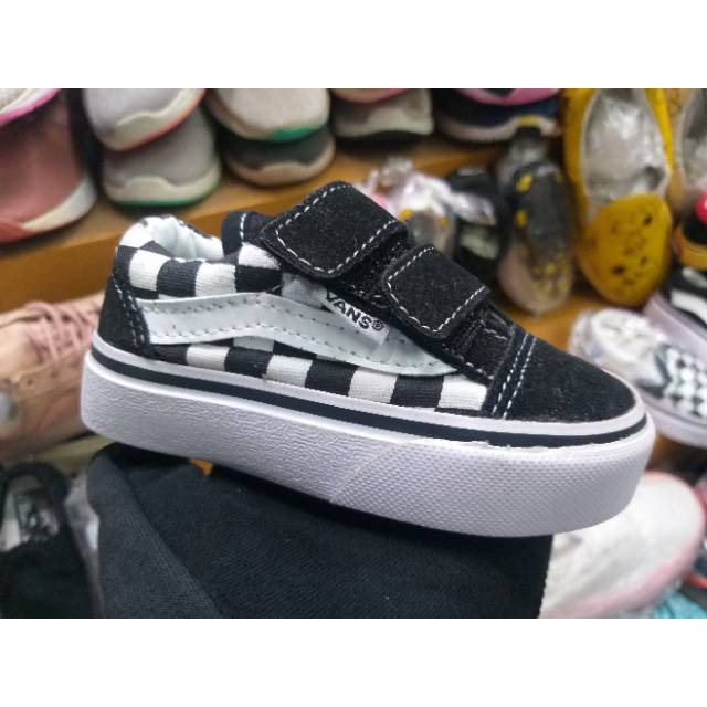 SEPATU VANS JUNIOR OLDSKOOL CATUR BLACK WHITE HITAM PUTIH KADO COWOK CEWEK LAKI PEREMPUAN ANAK LUCU