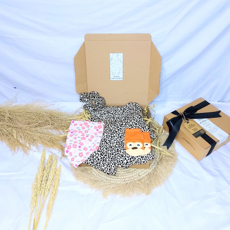KADO BAYI | HAMPERS BAYI | JUMPER BAYI | JUMPSUIT BAYI | DRESS BAYI PEREMPUAN | BAJU BAYI LAKI LAKI | HAMPERS BAYI NEWBORN | HAMPERS BABY BOY | HAMPERS BABY GIRL | SETELAN ANAK LAKI LAKI | SETELAN ANAK PEREMPUAN | BABY GIFT | PARCEL NEWBORN | KADO LAHIRAN-set cleopatra 2+kk