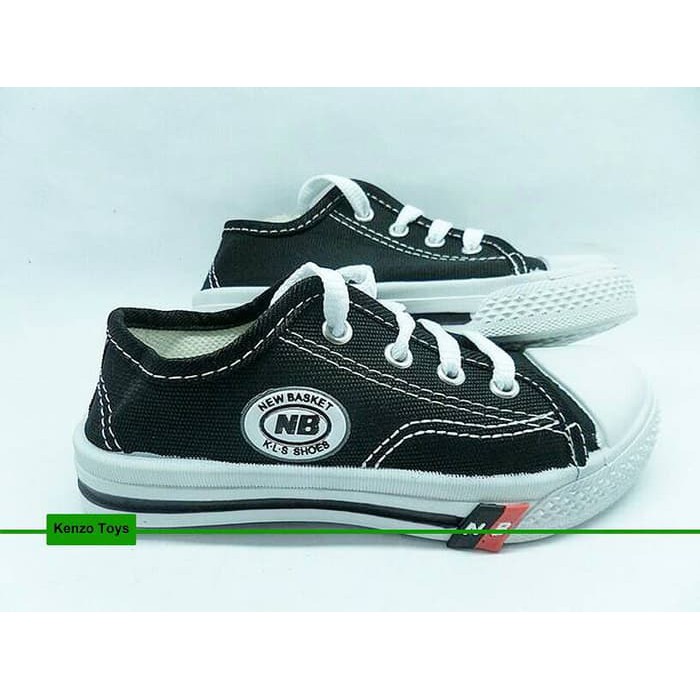 Sepatu Sekolah Anak/Pria/Wanita NB Tali Pendek Hitam PutihConverse Low