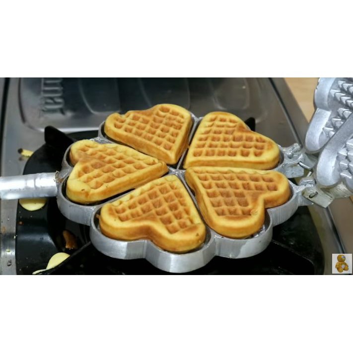 Cetakan Kue Waffle / Wafel Bentuk Hati Kecil 7 cm Tebal Bonus Sutil Kue Dan Kuas kue silikon