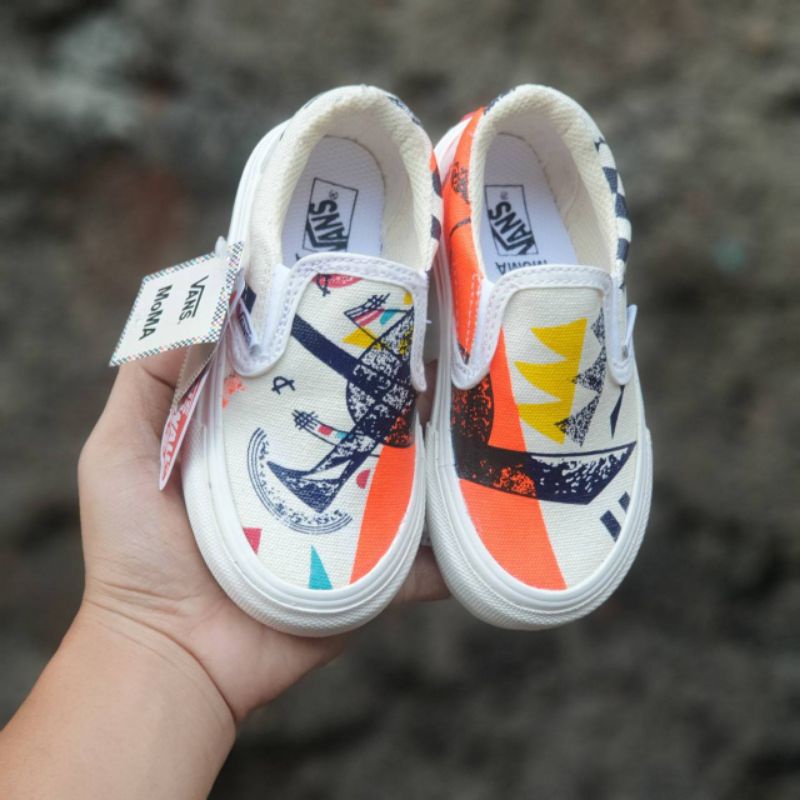 SEPATU ANAK MOMA CREAM MOTIF SLIP ON BAHAN KANVAS