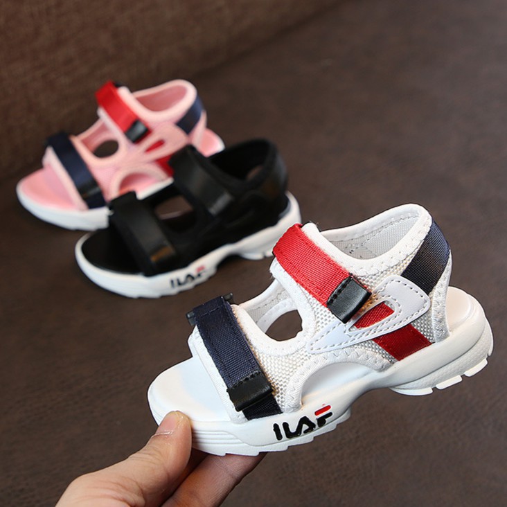 fila sepatu sandal