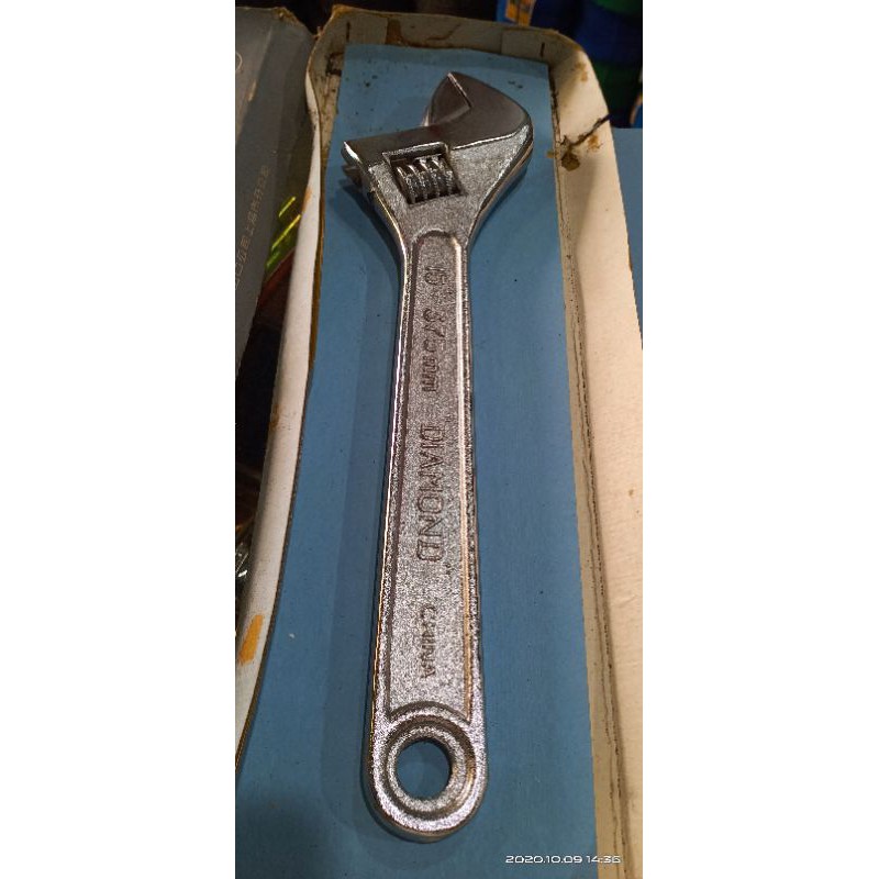 Kunci Inggris Merk Diamond. 15" - 375 mm. Adjustable Wrench. Made in China.